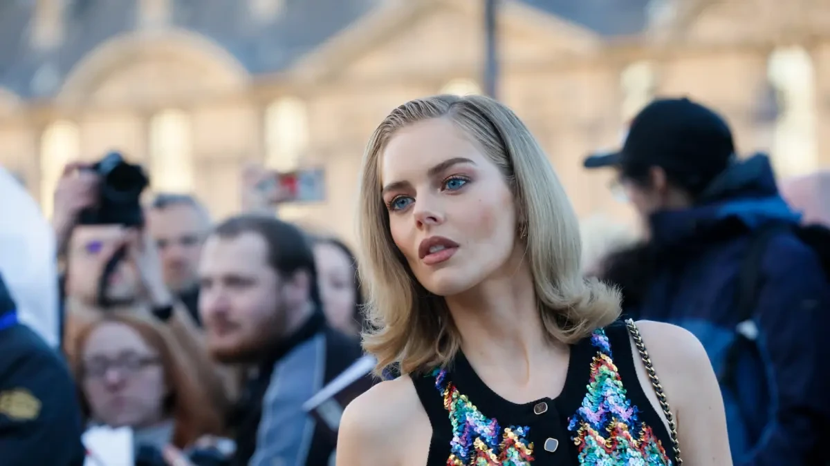Samara Weaving, de 'The Babysitter', cuenta que a veces hace de Margot Robbie para no decepcionar a los fans