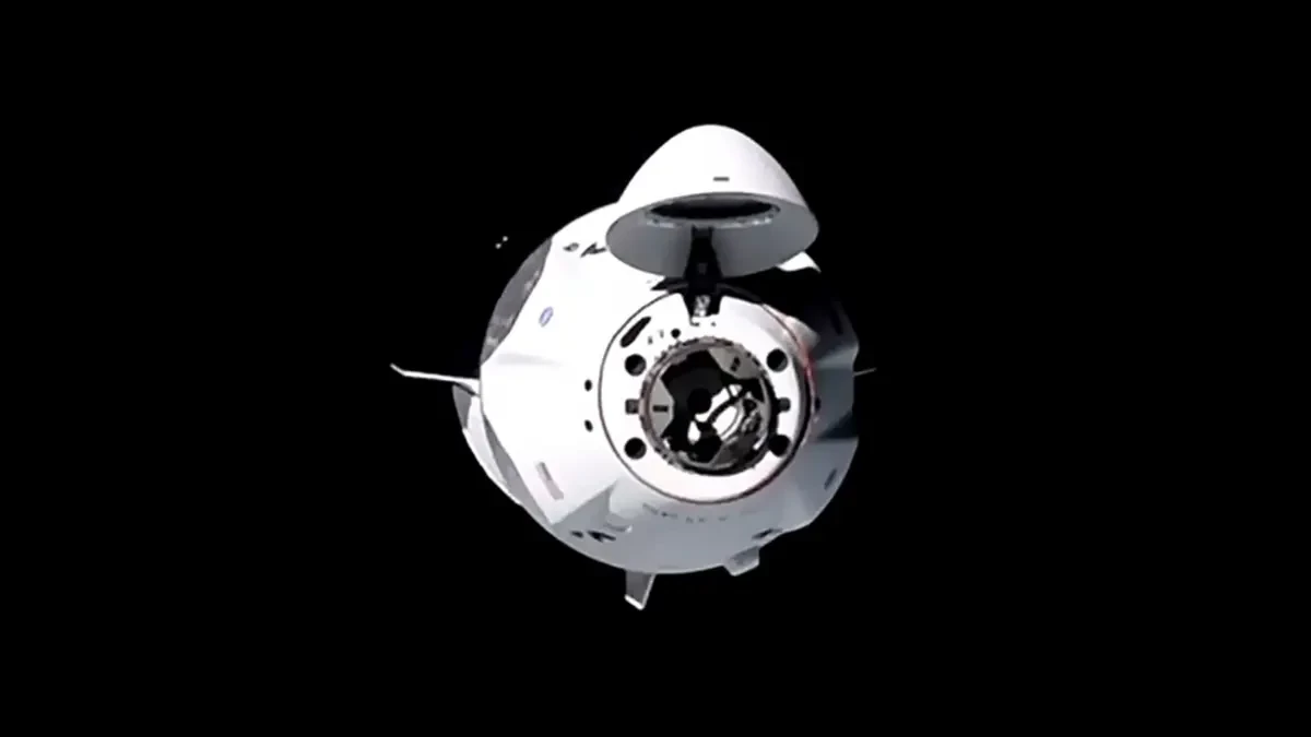 La nave Crew Dragon se acopla con éxito a la Estación Espacial Internacional