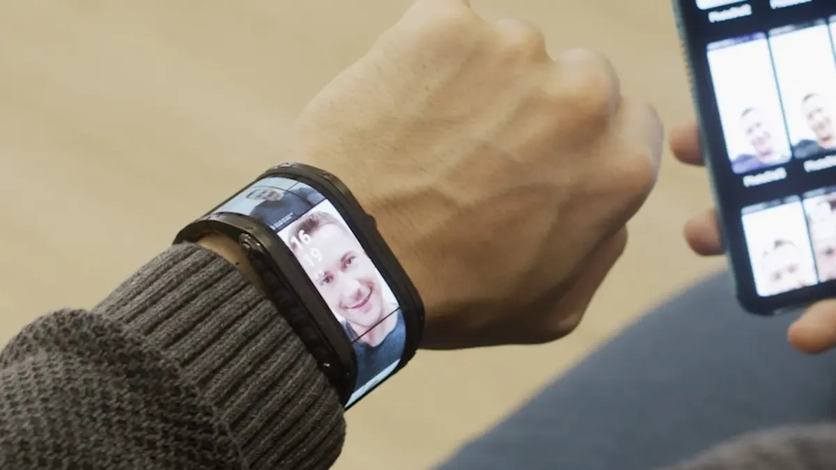 Llega a España Nubia Watch, el smartwatch flexible con pantalla infinita