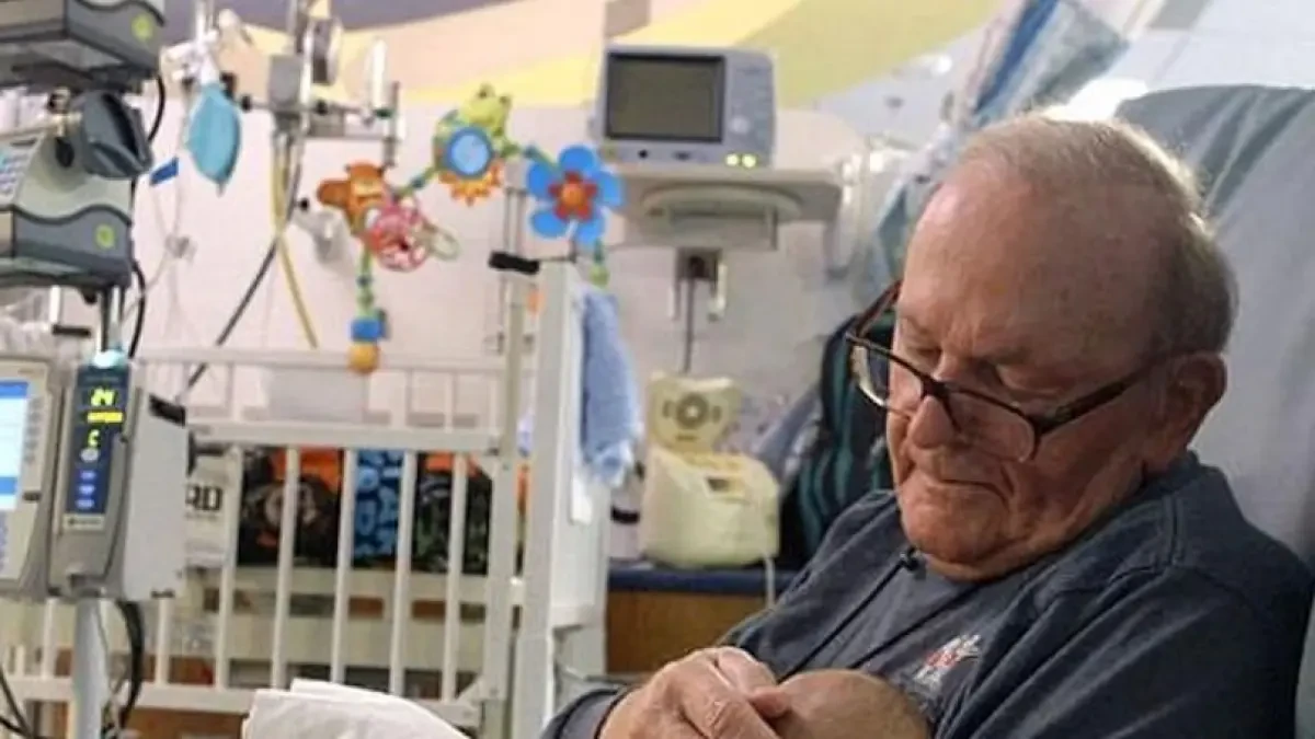 Fallece de cáncer 'el abuelo de la UCI', un voluntario de 86 años que ayudaba a los recién nacidos enfermos