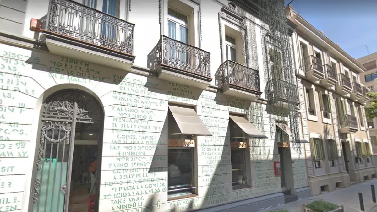El restaurante 'El Mordisco' de Barcelona se salta la orden de cierre y abre sus puertas: 