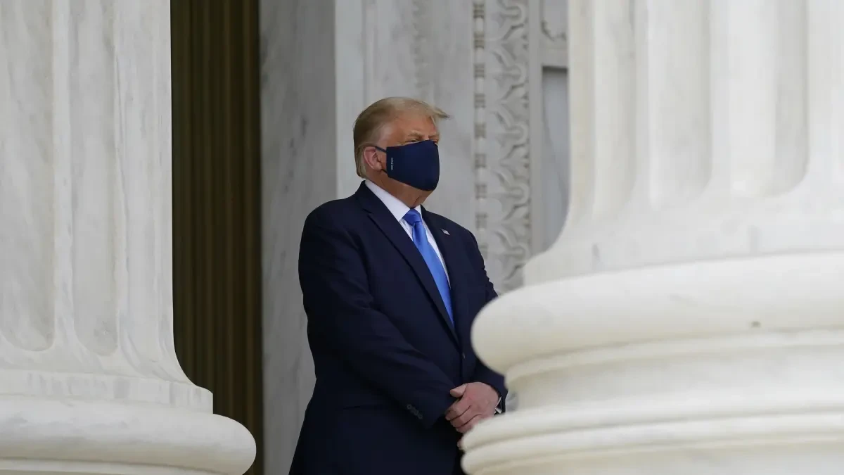 Abucheos a Trump en su visita a la capilla ardiente de la jueza del Supremo: 