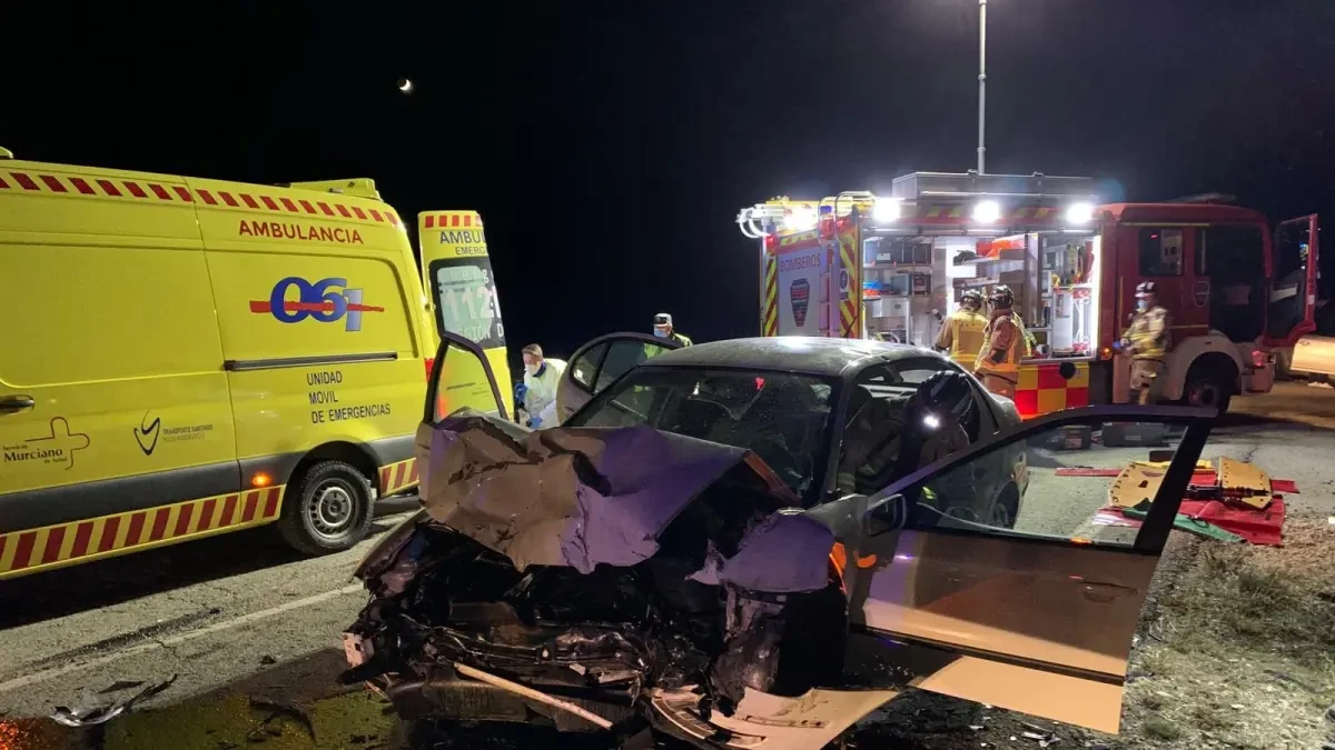 Herido el conductor de un vehículo tras chocar contra una furgoneta en una curva de la RM-702, en Moratalla