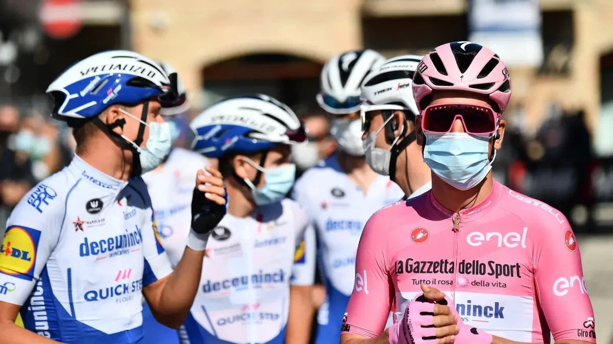 Estalla la burbuja antiCOVID del Giro: 17 policías dan positivo, habrá test de urgencia y se teme un contagio masivo
