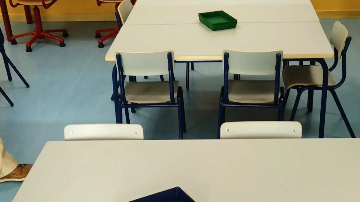 Mantener los colegios abiertos puede prolongar los confinamientos, dice un experto