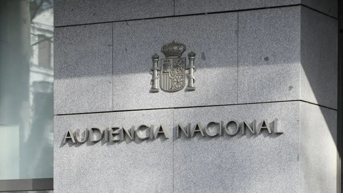 El juez García Castellón archiva la pieza en la que se investigaba un encargo de Corinna Larsen al excomisario Villarejo