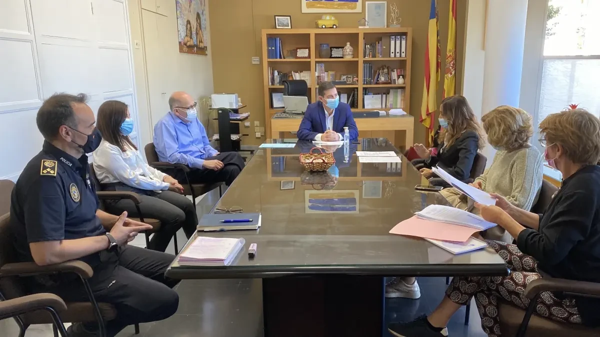 Burjassot (Valencia) endurece las restricciones y aumenta los controles tras el brote en la residencia