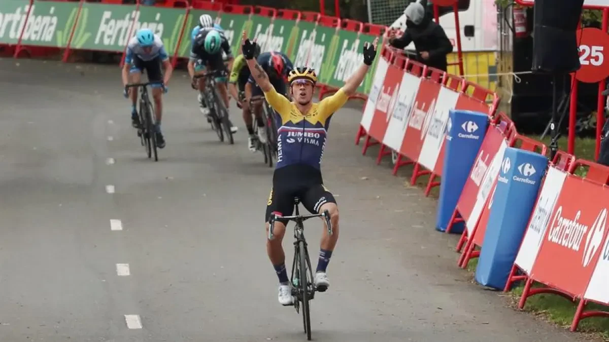 Roglic se viste de rojo en la primera etapa de la Vuelta y Froome se hunde