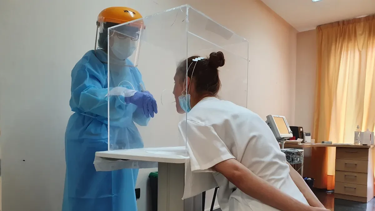 La Comunitat Valenciana registra 593 nuevos casos, dos fallecidos y 12 brotes