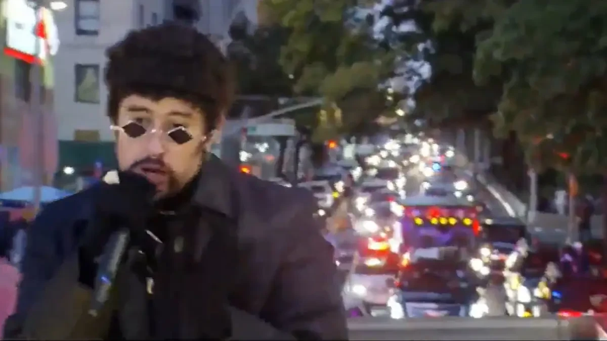 Bad Bunny paraliza Nueva York con un concierto en movimiento sobre el techo de un camión