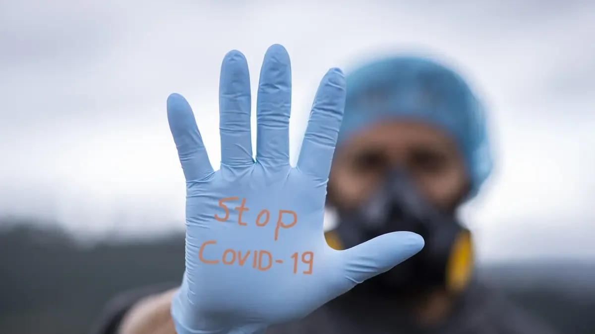 El distanciamiento social es más efectivo para evitar la propagación de la Covid-19 que la prohibición de viajar