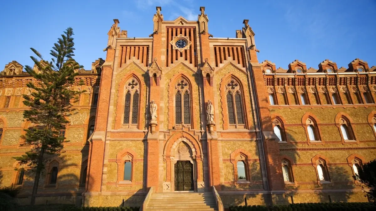 Fomento destinará 900.000 euros a la rehabilitación de la iglesia del Seminario de Comillas