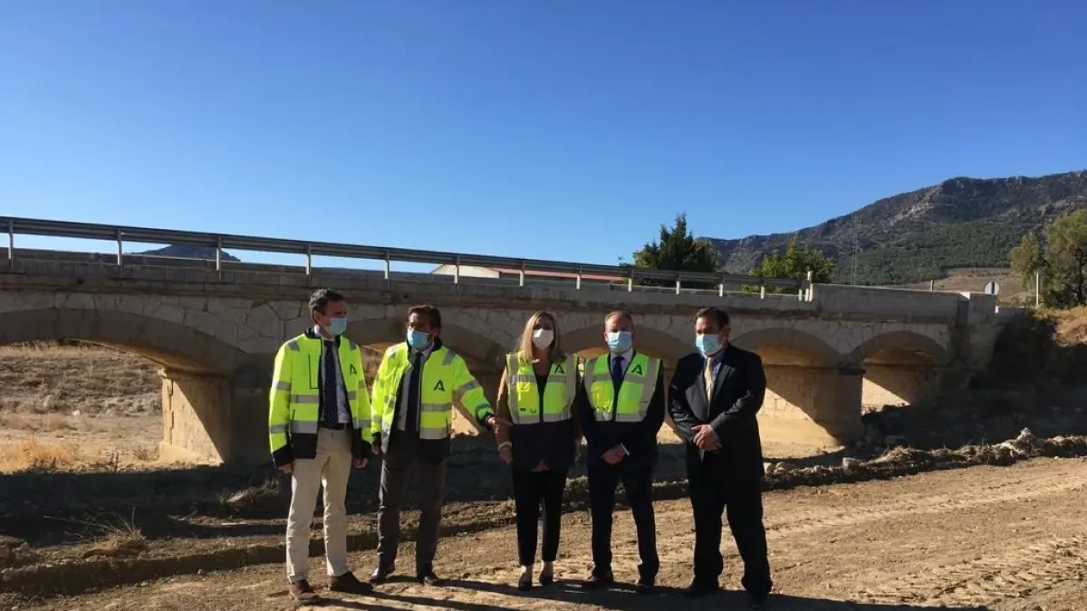 La Junta comienza las obras de ampliación del puente a la entrada de Puebla de Don Fadrique