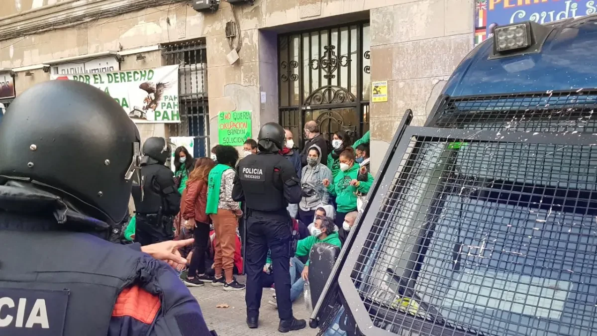 Barcelona alerta del riesgo de estallido social si no se paran los desahucios