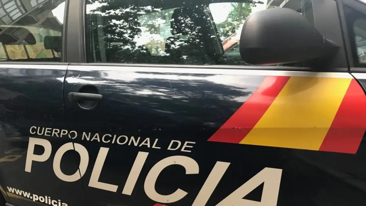 Una joven de 28 años arranca de un mordisco parte del labio a su novio porque no quería besarle