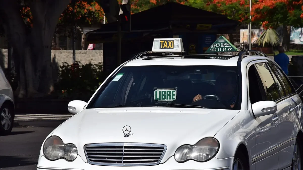 Una joven coge un taxi de Madrid a Alicante y sale corriendo al llegar para no pagar el viaje
