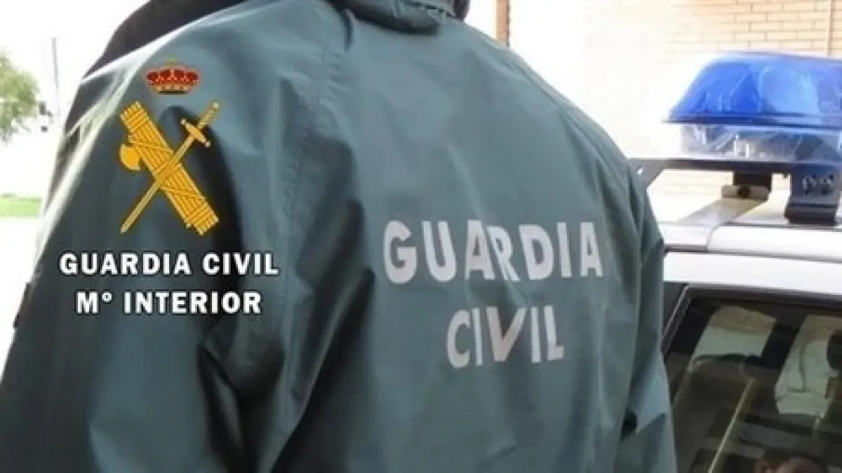 La Guardia Civil repele a tiros el ataque de un hombre armado con 2 cuchillos