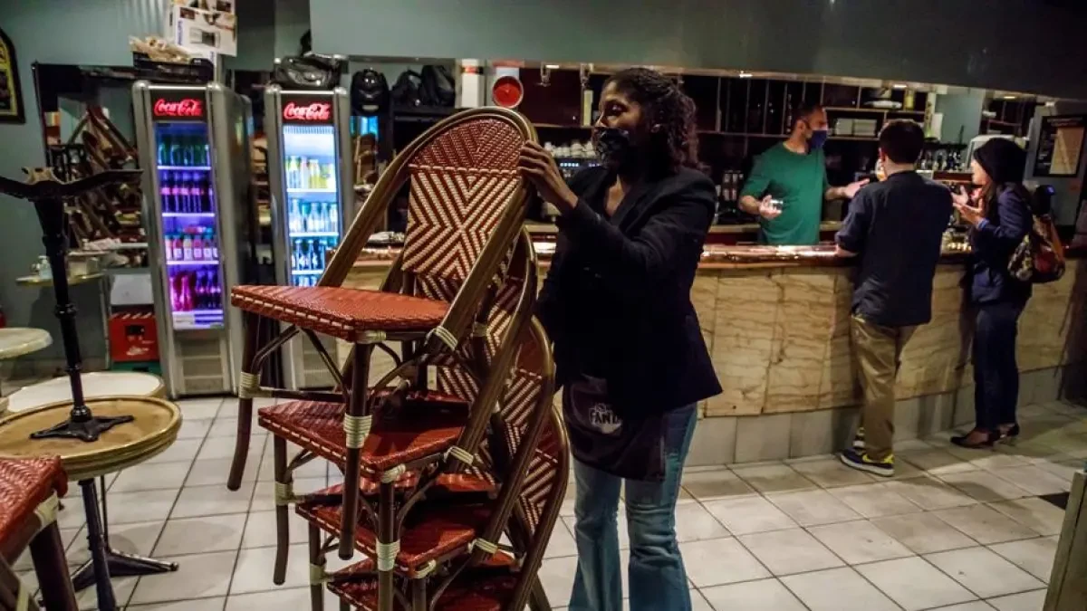 Francia confirma que el toque de queda será total en comercios y servicios