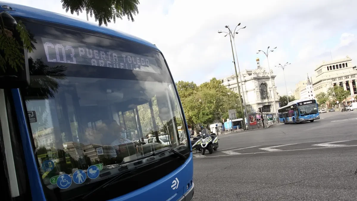 Echa a rodar la nueva línea de bus circular que rodea el distrito Centro
