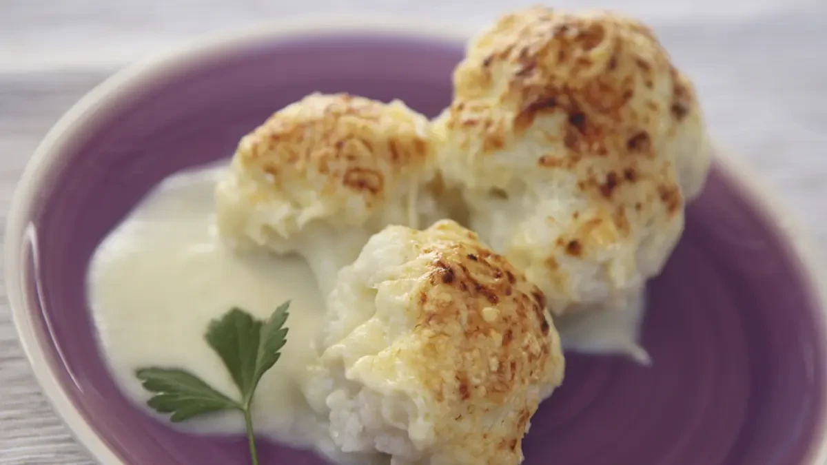 Cómo hacer una bechamel ligera para gratinar la coliflor, paso a paso