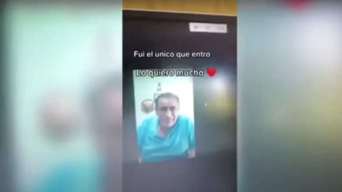 Un profesor anula su clase 'online' para ver una película con sus alumnos pero se decepciona al ver que solo aparece uno