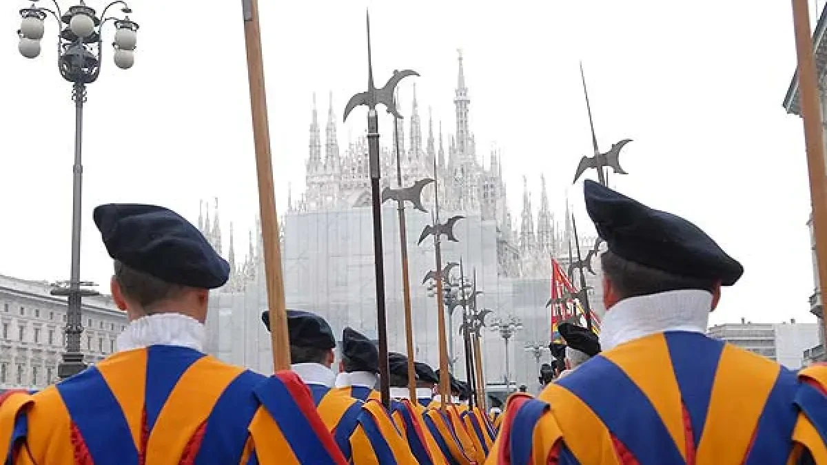 Otros siete guardias del papa dan positivo por coronavirus, y ya son once