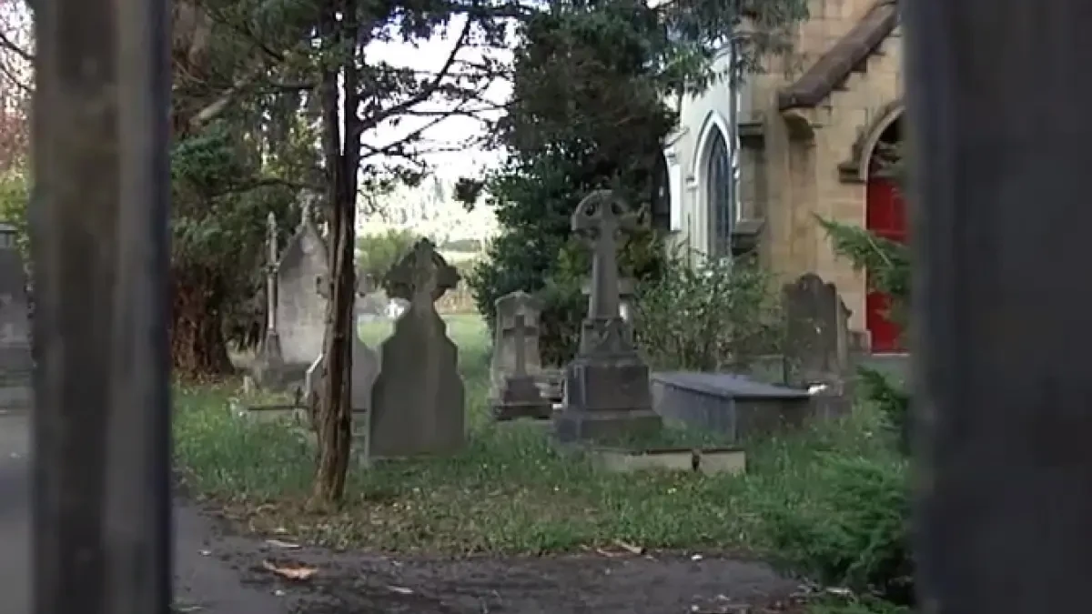 Un constructor vasco compra un terreno en Reino Unido sin saber que había un cementerio de soldados británicos