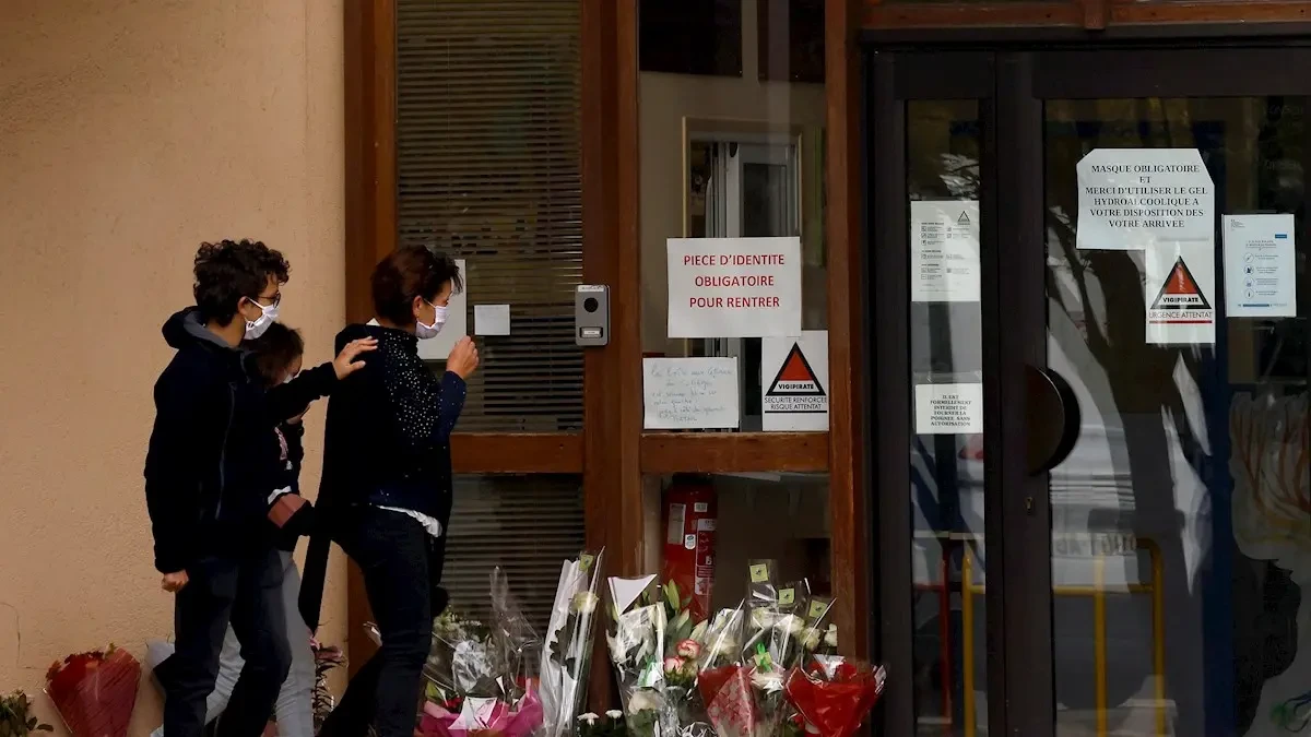 El asesino del profesor decapitado en Francia pidió a sus alumnos que señalaran a la víctima