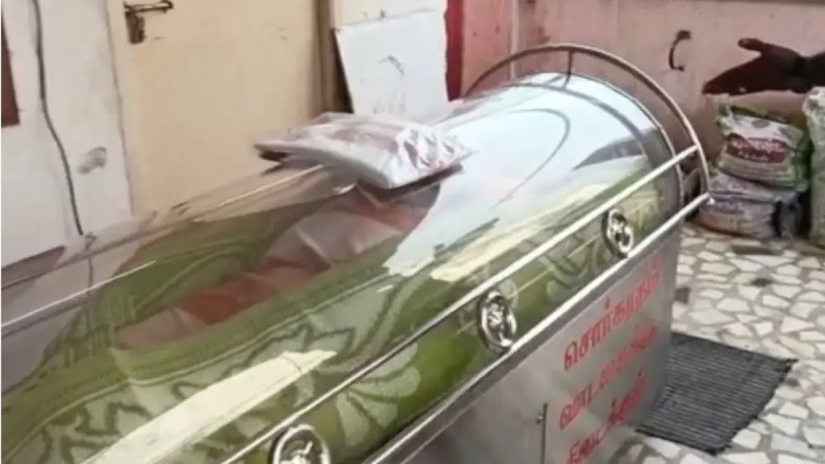 Mete a su hermano muerto en una urna refrigerada y el cadáver se 'despierta' al día siguiente