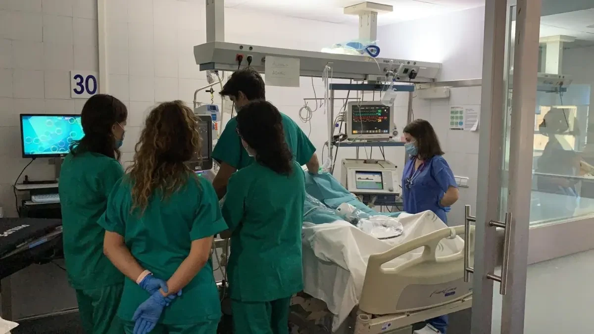 Jornada negra por la Covid en Andalucía: supera el pico de ingresados en UCI y registra 55 muertos