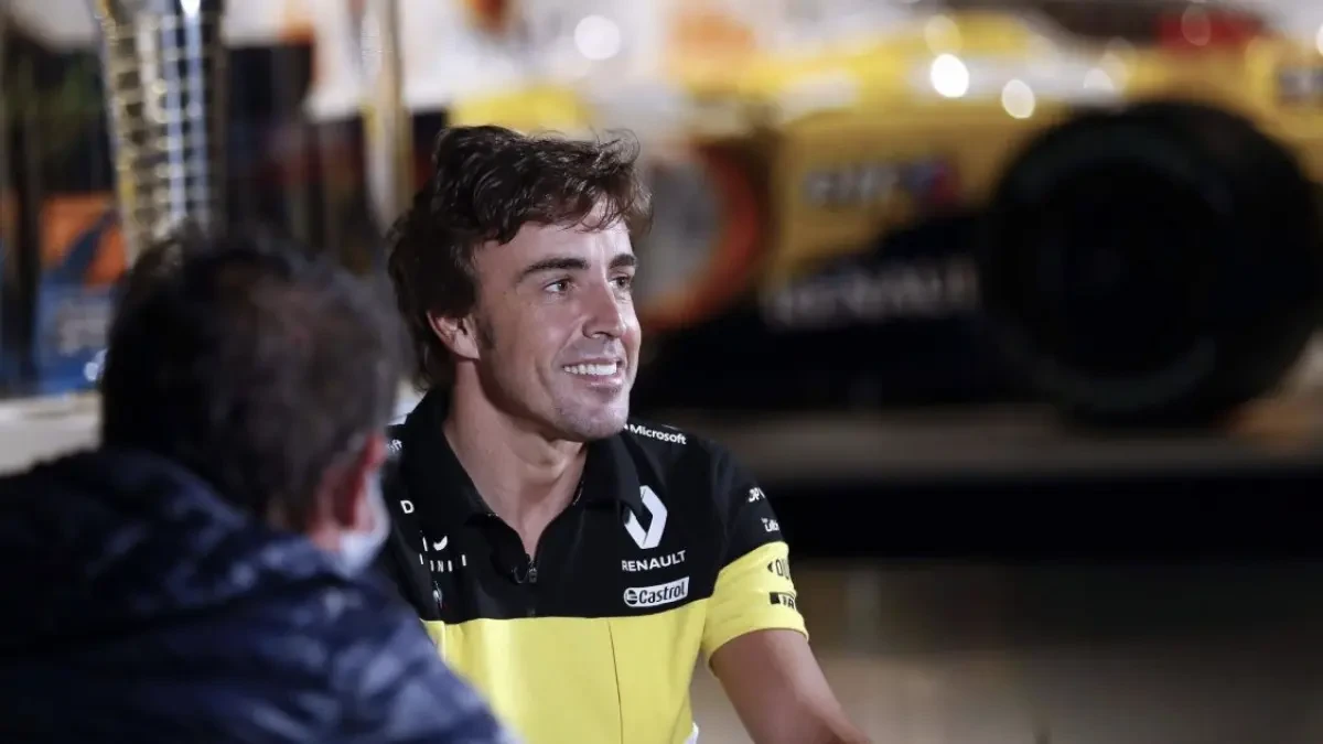 Renault aprieta a la FIA para que Fernando Alonso pueda rodar este año... en los test destinados a los novatos