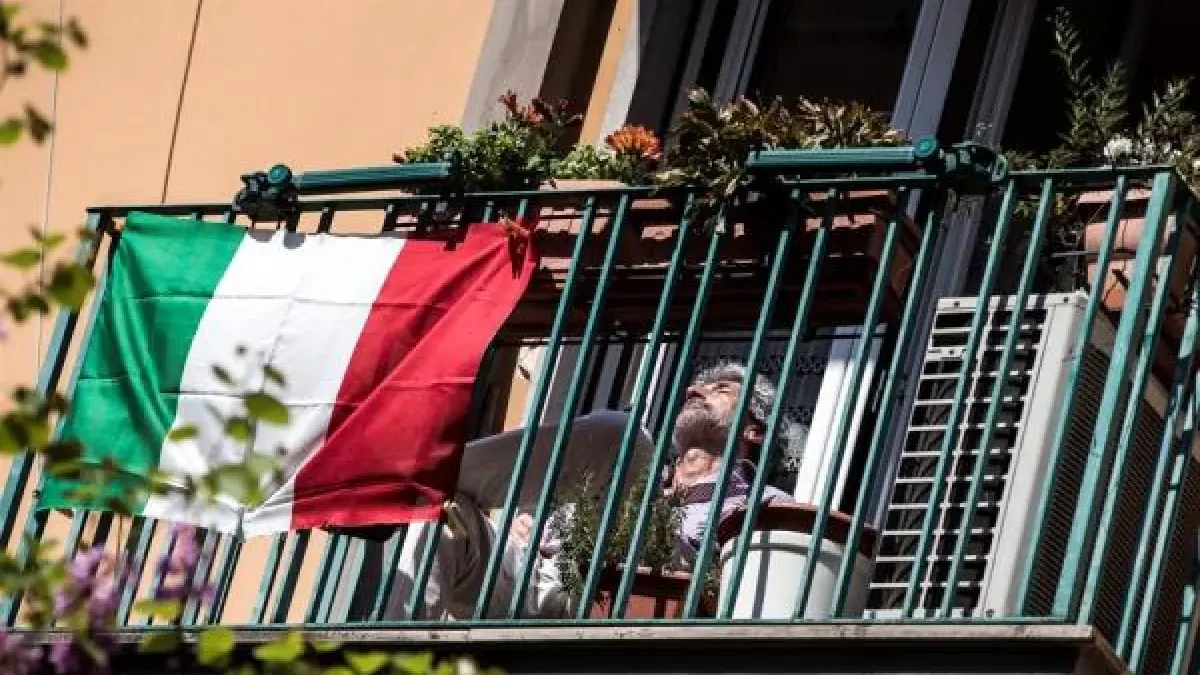 Italia vuelve al confinamiento domiciliario y extiende el toque de queda a todo el país
