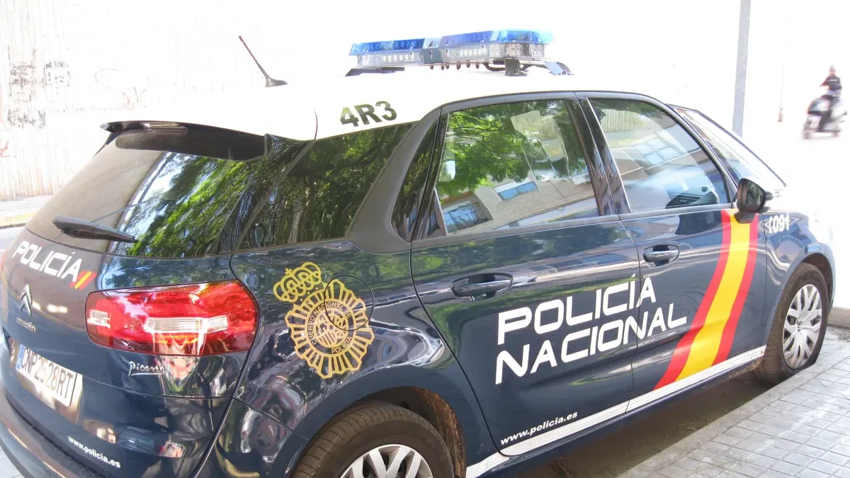 Sucesos.- Detenido un joven en Ontinyent por romperle la nariz a un hombre que estaba sentado en un bar