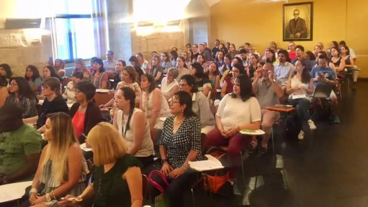 ¿Cuánto mejora la tasa de empleo de un graduado universitario si luego hace un máster?
