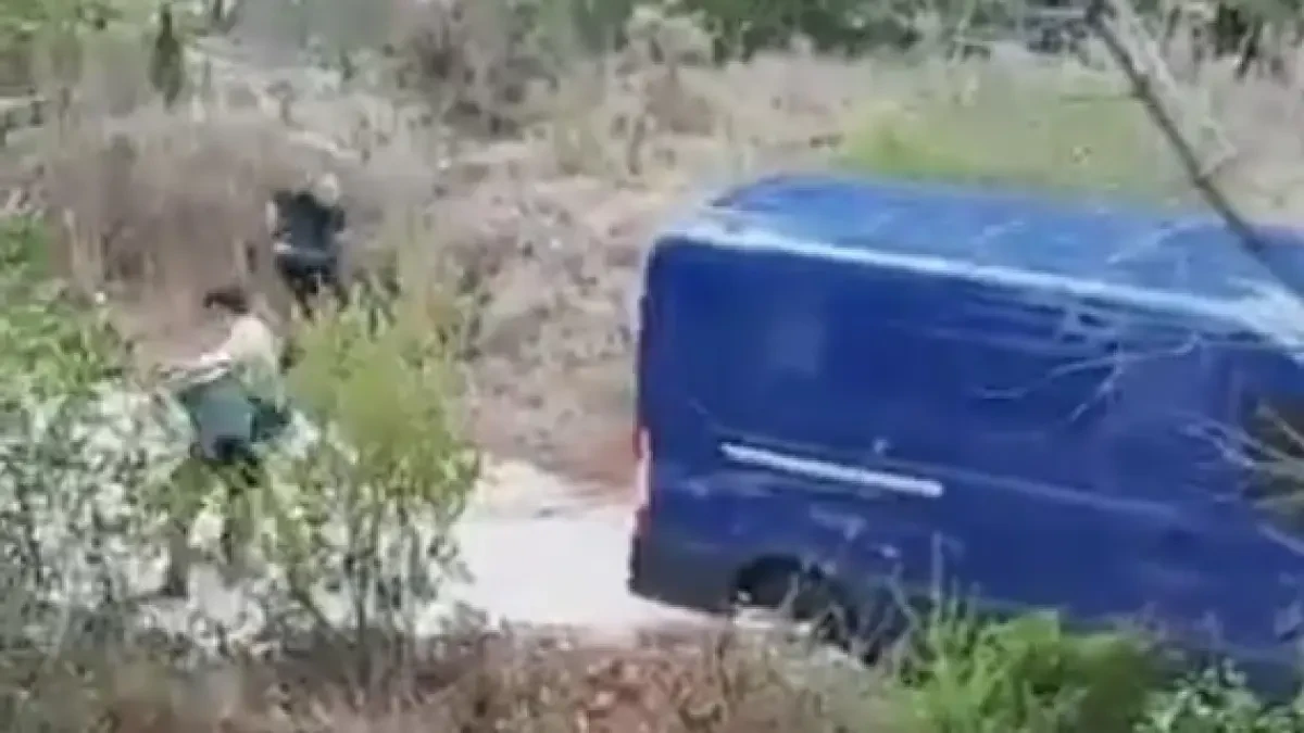 La Guardia Civil protagoniza una persecución en Alicante con disparos al aire ante la mirada de los vecinos