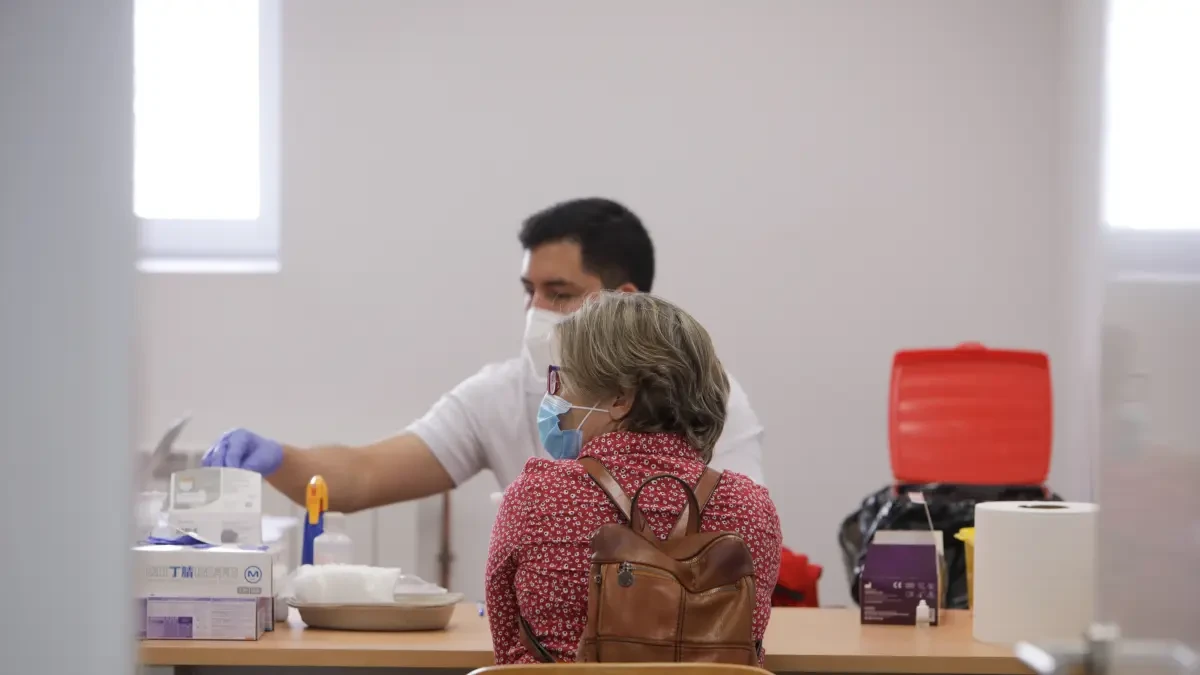 Los anticuerpos de pacientes con Covid en recuperación caen rápidamente después de eliminar el virus