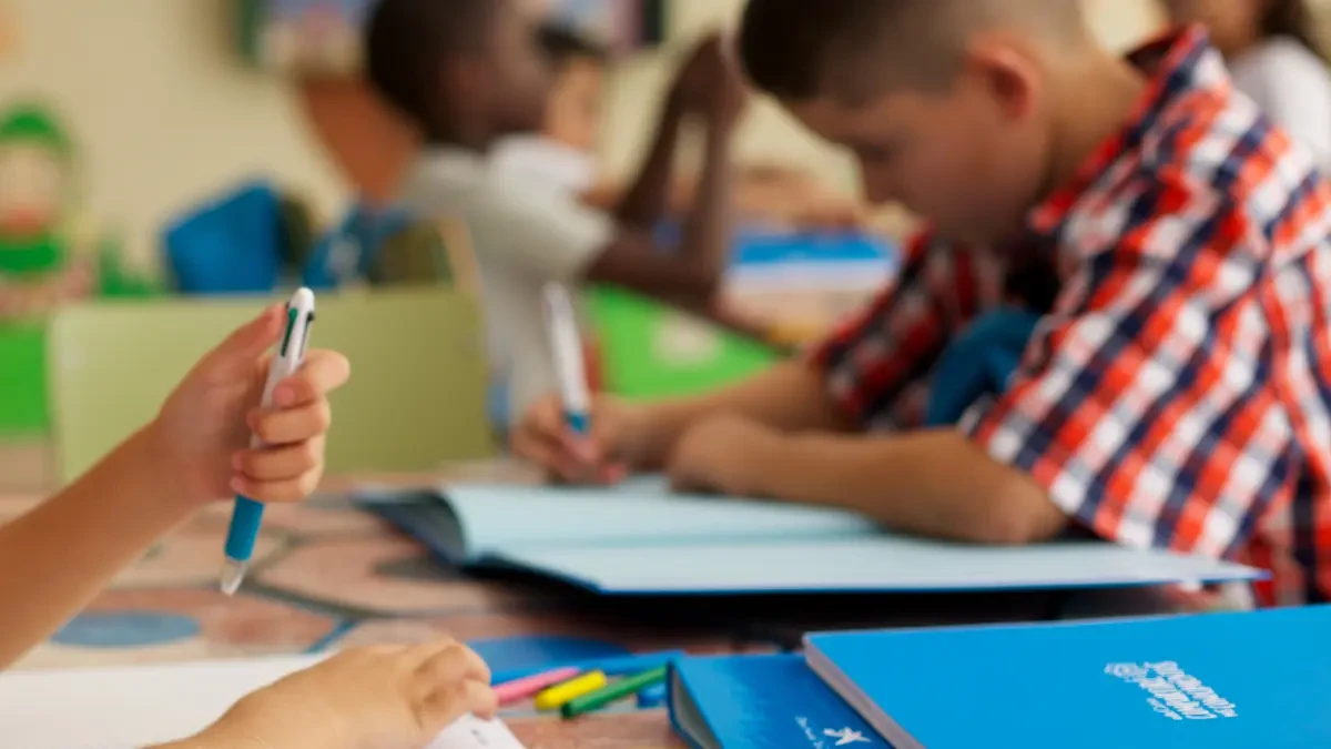 La Fundación 'la Caixa' facilita material escolar a 100.000 menores de familias vulnerables ante la vuelta al colegio