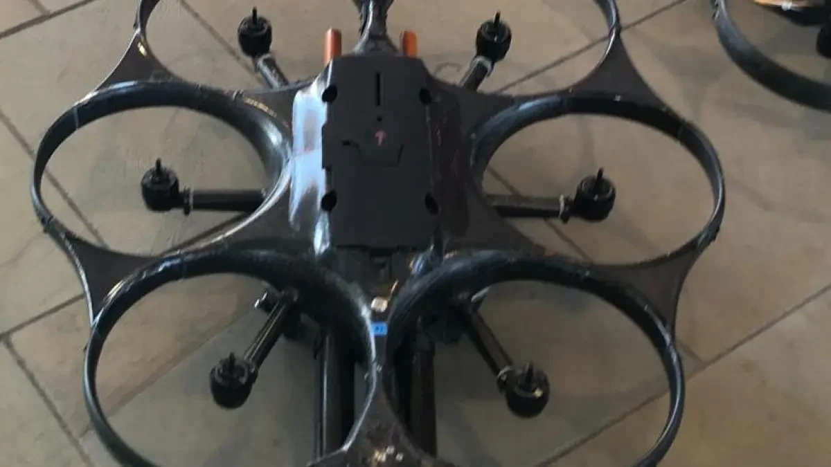 Reino Unido diseña un dron para interiores con escopeta incorporada