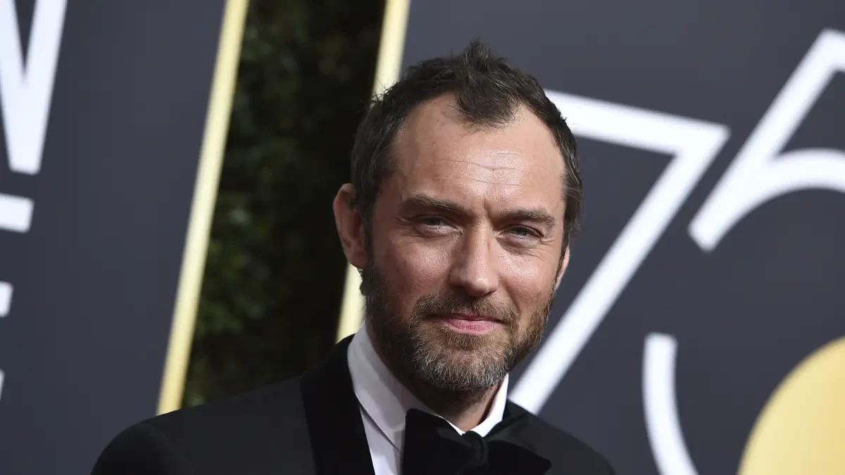 Jude Law desvela en televisión que ha sido padre por sexta vez