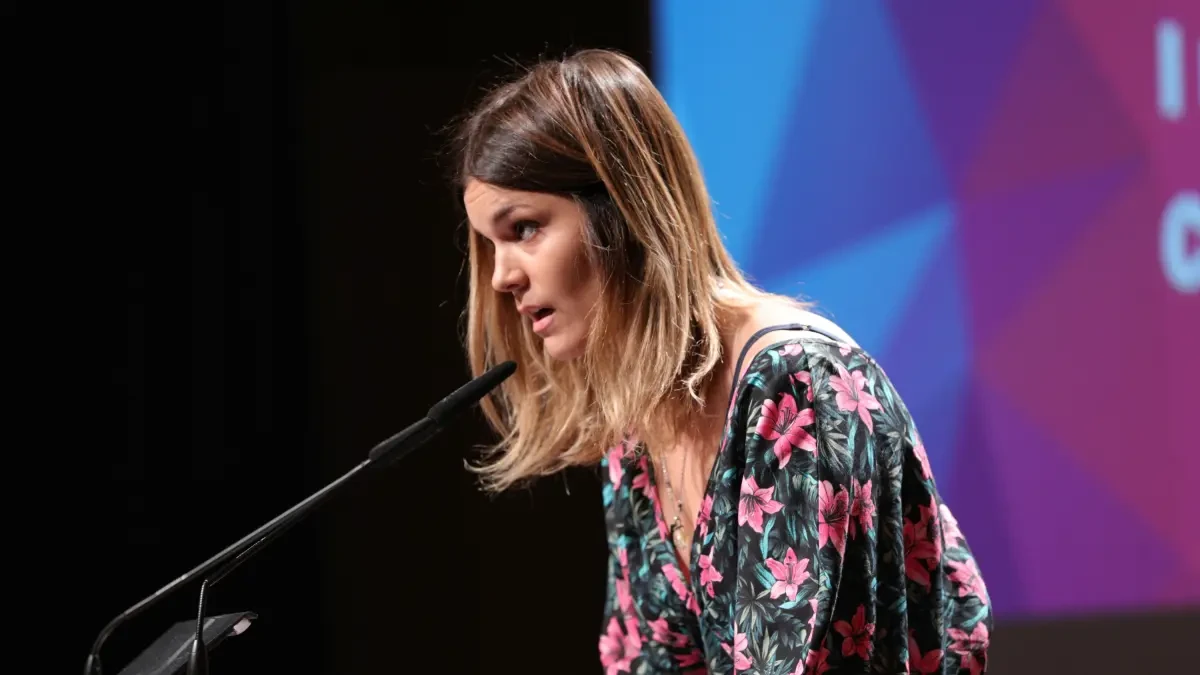 La escritora Elvira Sastre dice 'Adiós al frío' en su nuevo libro: 