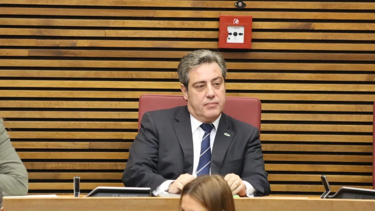 Vox pide recortar en 