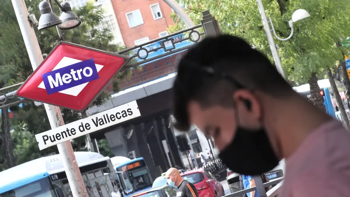 La mayoría de los trabajadores que residen en zonas confinadas de Madrid sale a diario a otras áreas