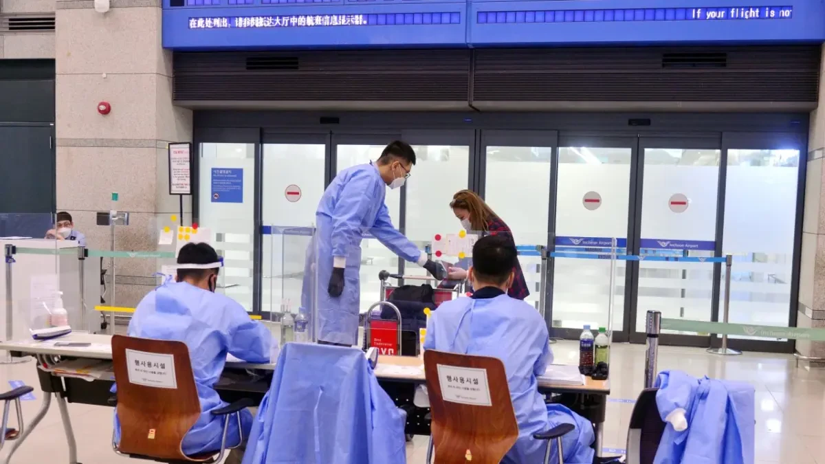 ¿Es complicado viajar al extranjero en tiempos de pandemia? Un tuitero cuenta su experiencia volando a Corea del Sur