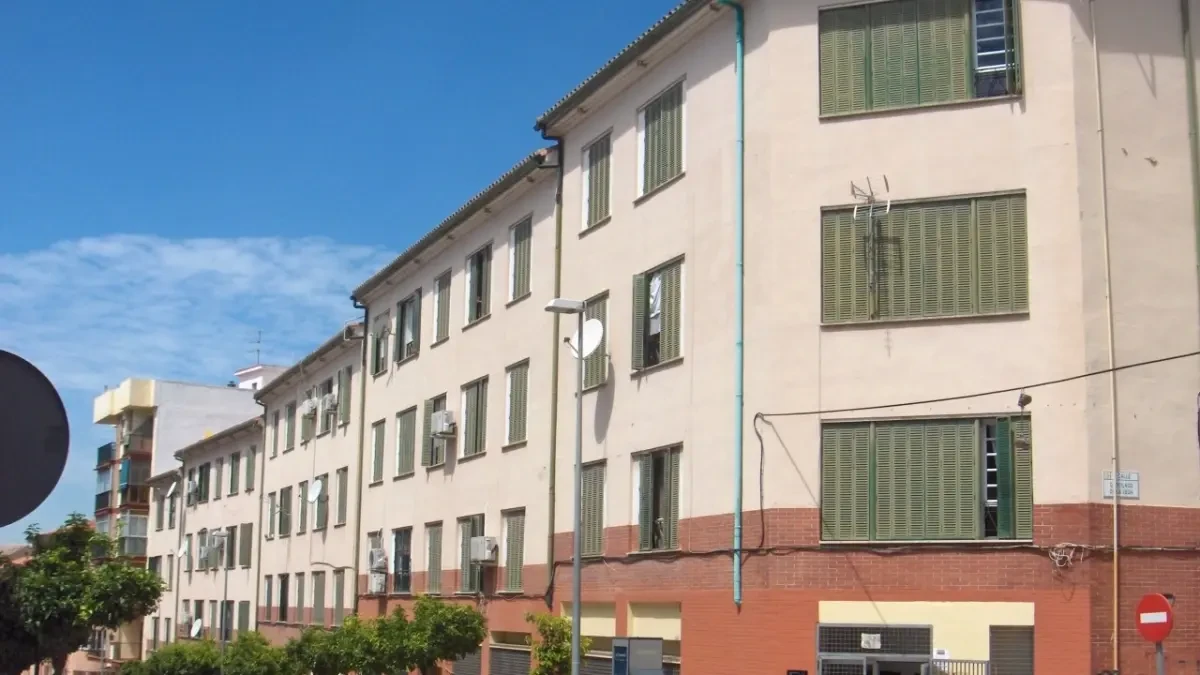 La Junta iniciará este mes la reforma de 52 viviendas de alquiler en el barrio de la Cruz Verde