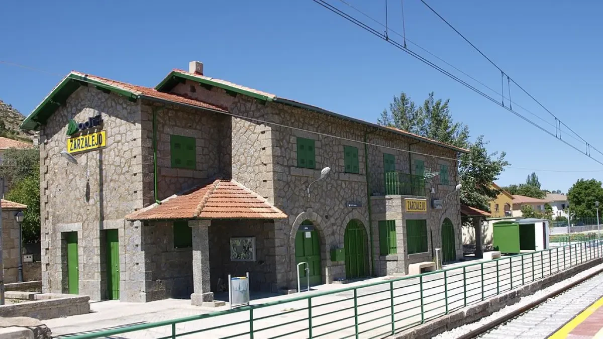Cuatro heridos leves al descarrilar un tren entre Valladolid y Madrid