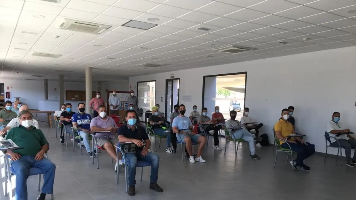 Endesa y Ayuntamiento de Sanlúcar la Mayor capacitan a 50 desempleados en el sector renovable