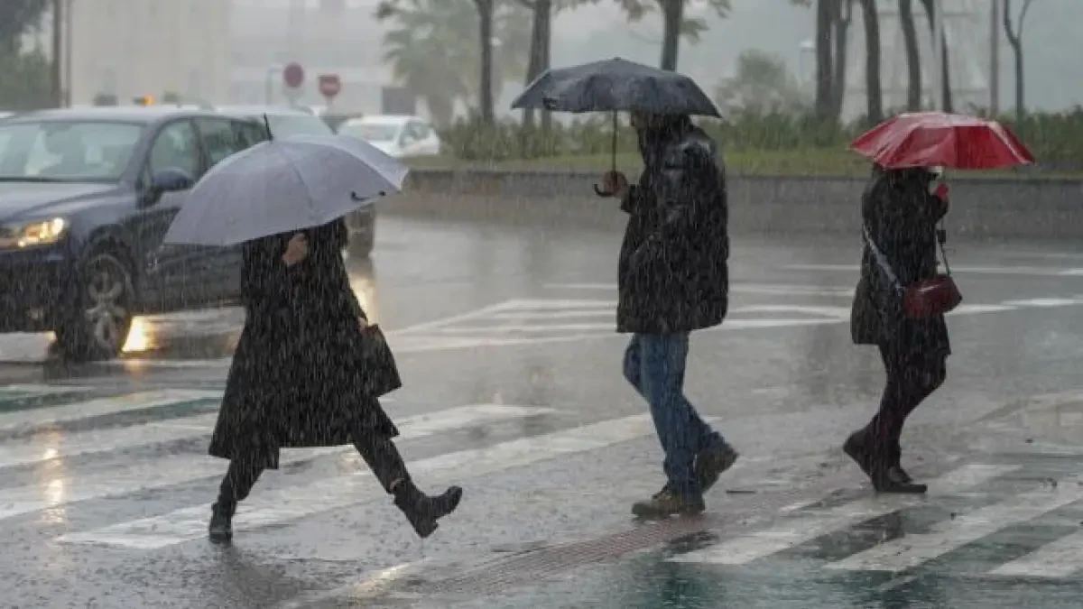 Fuertes lluvias y vientos de hasta 90 km/h tendrán en alerta a media España este sábado