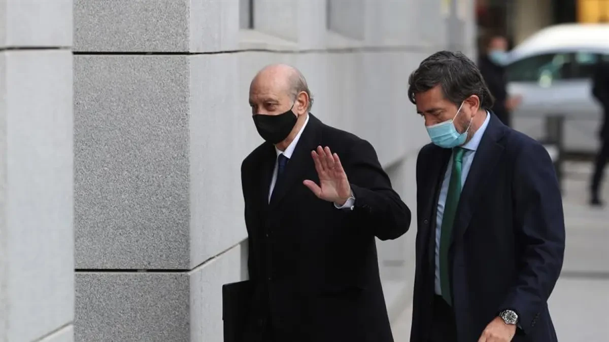 El juez pide al exministro Fernández Díaz que entregue su teléfono móvil