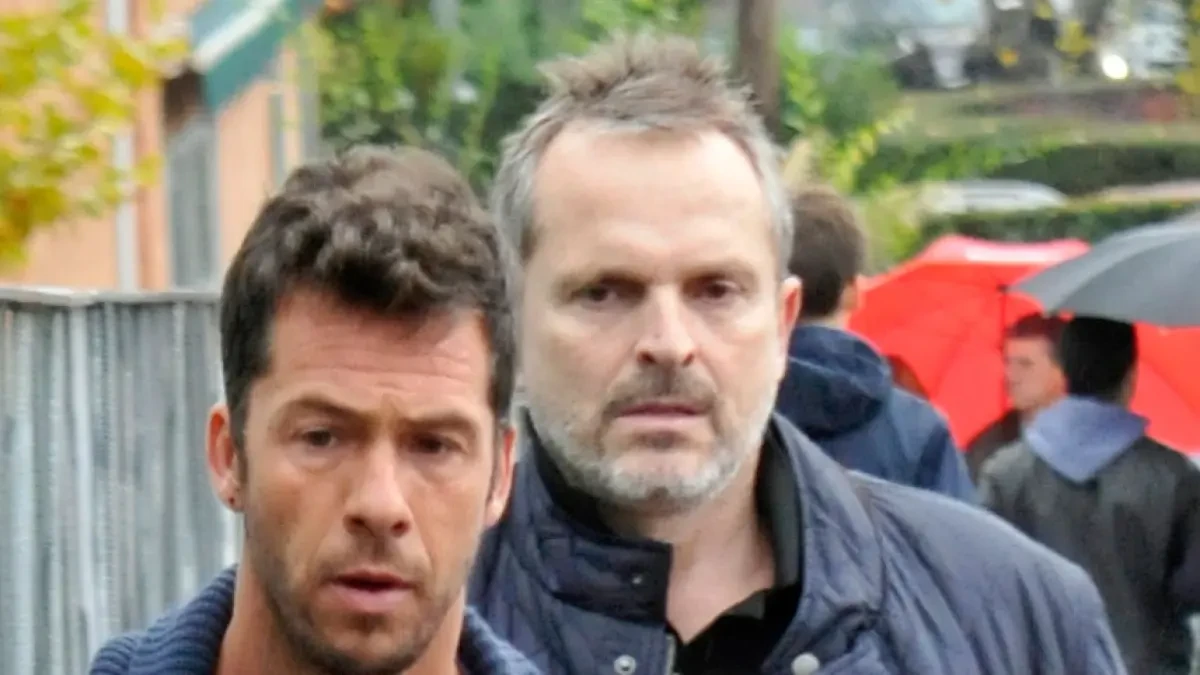 Miguel Bosé pide que sus cuatro hijos con Nacho Palau no sean considerados como hermanos