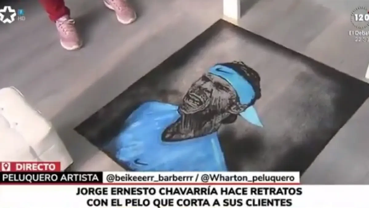 Jorge Chavarría, el peluquero artista de Madrid que hace retratos con el cabello que corta a sus clientes